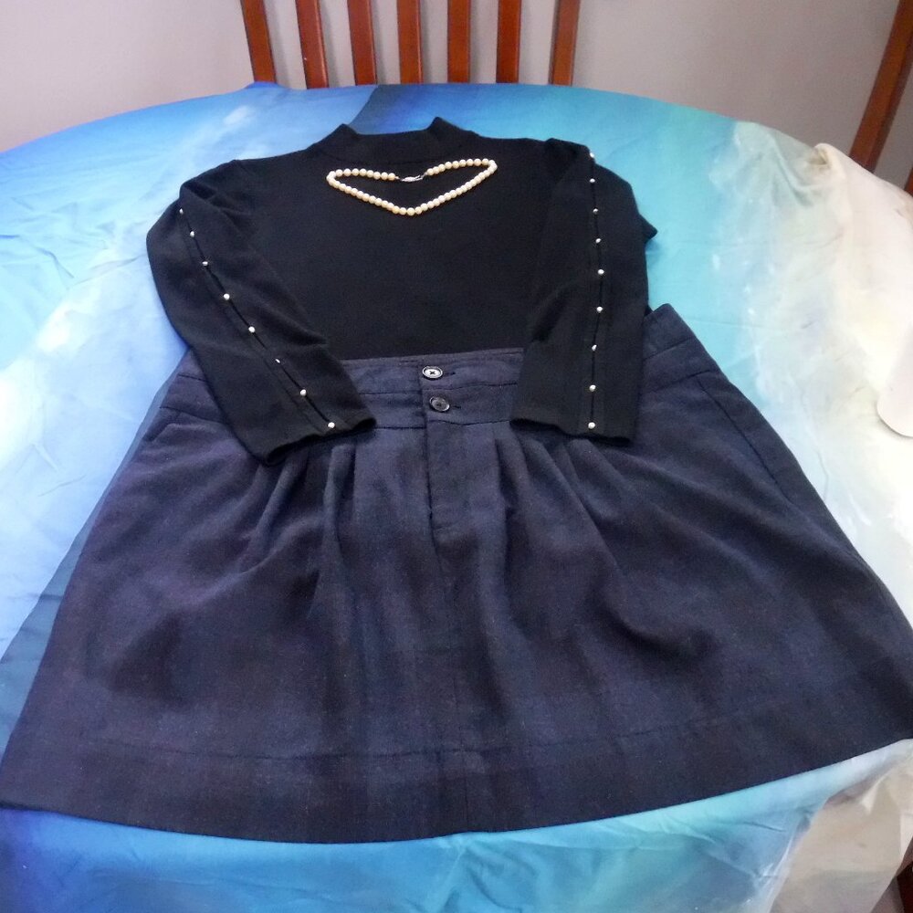 outfit - sweater with pearls and pleated Tartan skirt size 12 US